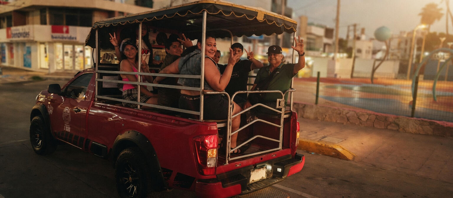Auriga turística en el malecón de Mazatlán
