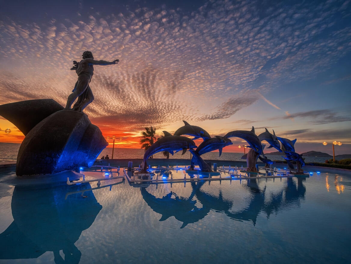Auriga turística en el malecón de Mazatlán